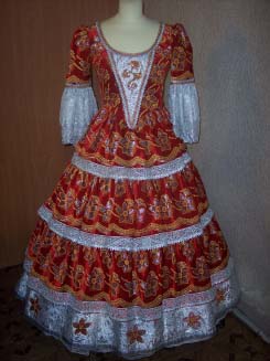 Платье из красного бархата с напылением