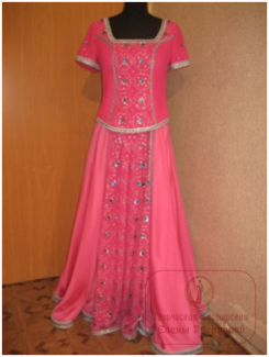 Индианка розовое платье
