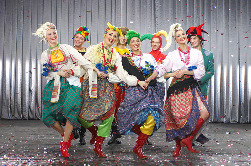 Русские национальные костюмы производства Русановой