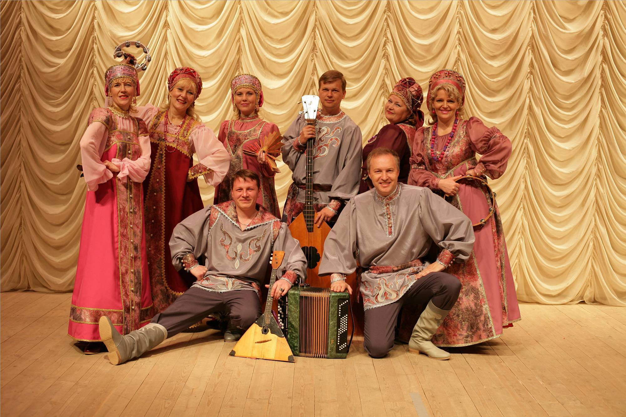 Русские народные костюмы. Ансамбль Камея, русский стиль